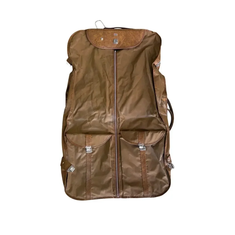 Ameican tourister step back